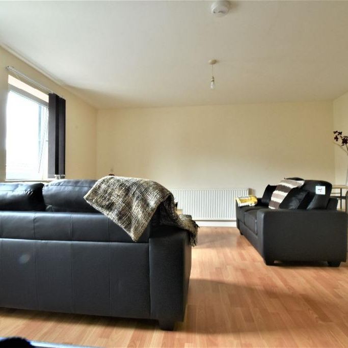 5 bedroom flat to rent - Photo 1