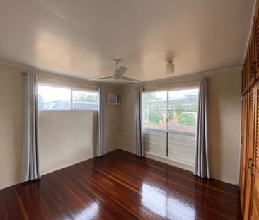 NEAT AND TIDY 3 BEDROOM HOME , TIMBER FLOORS , LARGE BLOCK WITH A S... - Photo 4