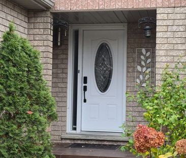 For Lease - 1816 Woodgate Court, Oshawa, Ontario - Photo 2