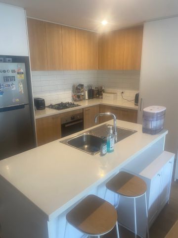 Cranbourne East - Photo 4