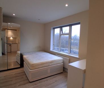 Studio Flat, Elmgrove Road, HA1 - Photo 1