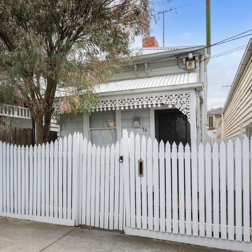 Ideal Inner West Location - It Doesn't Get Better! - Photo 1