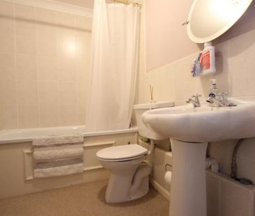 2 bedroom flat to rent - Photo 6