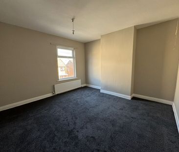 Newly Renovated 2-Bed Terrace in Hoyland – Perfect for Long-Term Let! - Photo 5