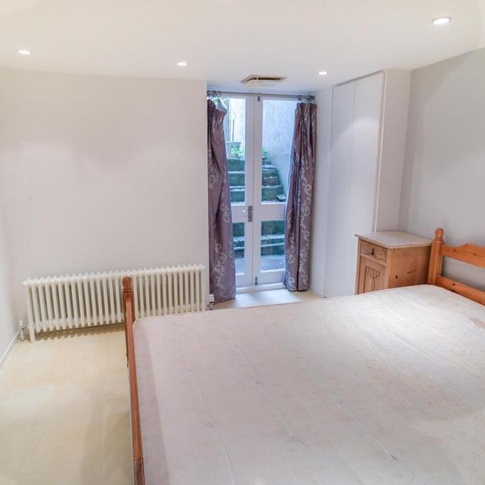 3 bedroom flat to rent - Photo 1
