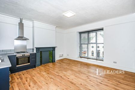 2 bedroom flat to rent - Photo 2