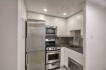 3455 Aylmer — 1 Bedroom - unit 207 - Photo 4