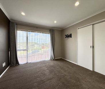 3-Bedroom House in Tirohanga - Photo 5