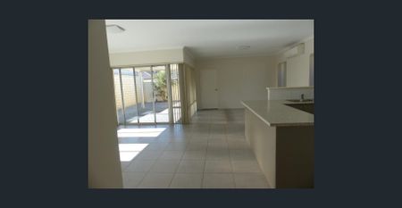 WELL PRESENTED 3X2 HOME, OPPOSITE PARK, WALK TO SHOPS & TRAIN - Photo 4