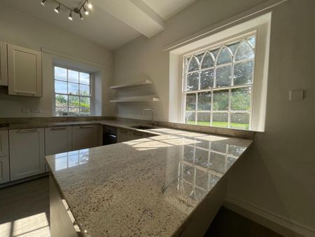 Harrogate Road, Harewood, Leeds - Photo 3