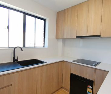 Fully renovated one bedroom apartment in great location - Photo 4