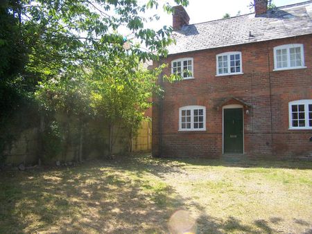 2 bedroom end of terrace house to rent - Photo 5