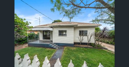 Wonderful Family Home in Fabulous East Toowoomba Location...with a SHED!! - Photo 2