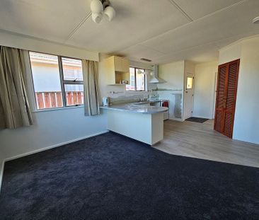 Warm, modern & spacious – your new Lansdowne home - Photo 6