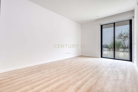 Oliveira do Douro, Porto - Photo 2