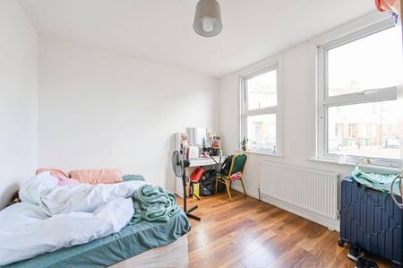 4 bedroom terraced house to rent - Photo 3