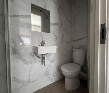 Tachbrook Road, Feltham TW14, London - Photo 3