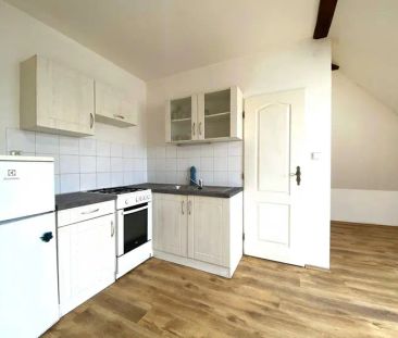 PRONÁJEM ZREKONSTRUOVANÉHO STŘEŠNÍHO BYTU 1+ KK, ČERNOVICE BRNO - Photo 2