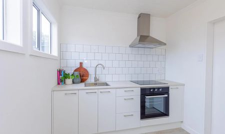 Castlecliff - 1 Bedroom - Photo 2