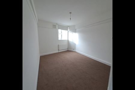 1 Bed Flat, Grand Parade, SW14 - Photo 2