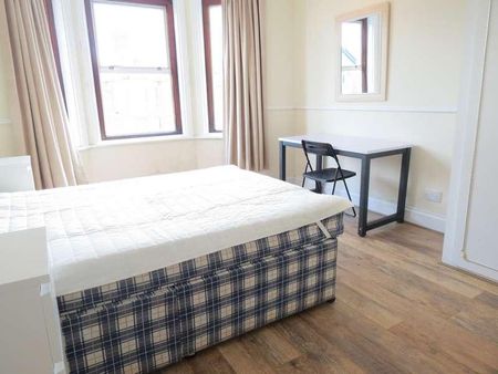 Bedroom Detached House In Winton, BH9 - Photo 2