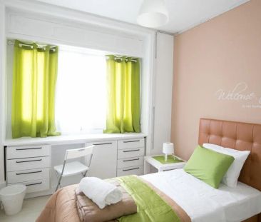 Room in a shared 20-bedroom apartment for rent in Lisbon. - Photo 2