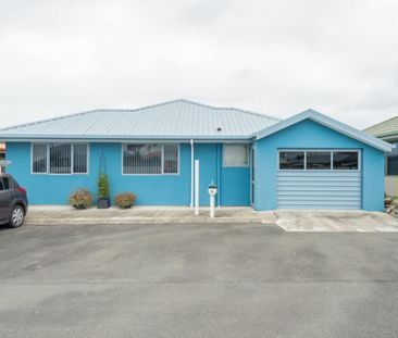 Large Village Charmer - Photo 5