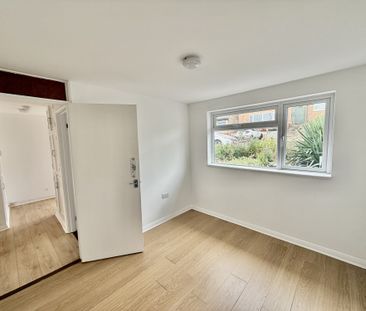 To Rent – Property Options Estate Agents Traditional two-bedroom de... - Photo 5