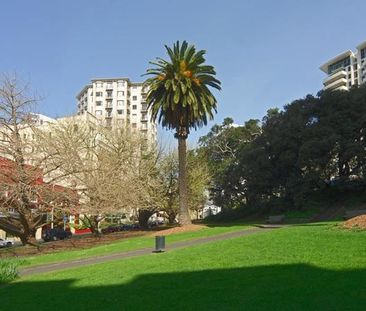 Retro in The Brooklyn - Photo 2