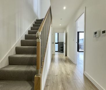 Forrester Way, London - Photo 6