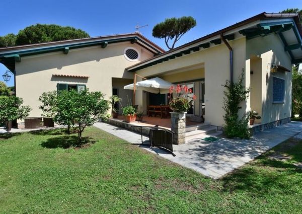 via carlo del prete, Forte dei Marmi, Tuscany 55042