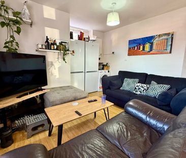 4 bed Apartment for Rent - Photo 5