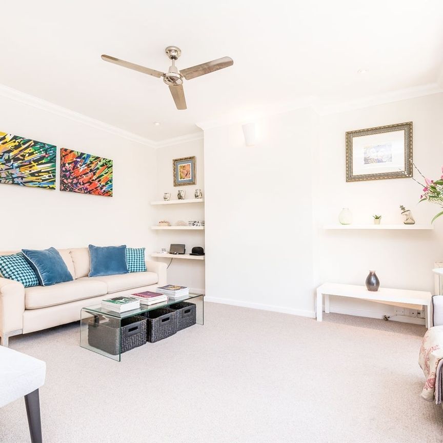 2 Bed Flat, Effra Road, SW2 - Photo 1