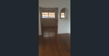 Comfy 3 bedroom home - Photo 3