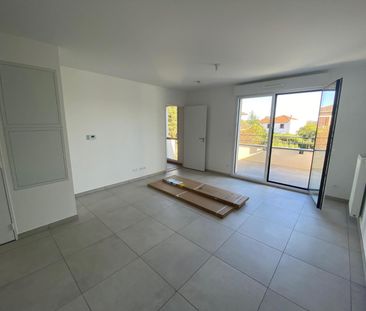 Location Appartement 2 pièces 40m² DECINES CHARPIEU 69150 - Photo 2