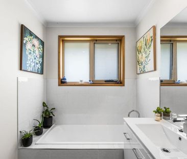 Quality Cambridge Home Offering Comfort and Convenience - Photo 5