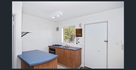 Ground-floor, pet friendly unit - Photo 5