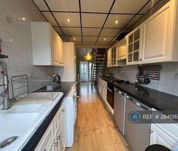 3 bedroom terraced house to rent - Photo 3