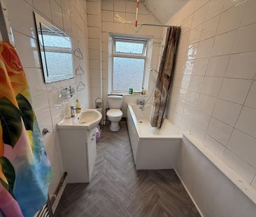 2 bedroom end of terrace house to rent - Photo 3