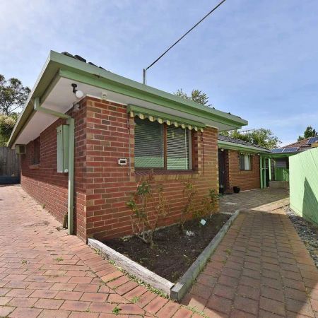 2/8 Woodvale Grove, Essendon VIC 3040 - Photo 4