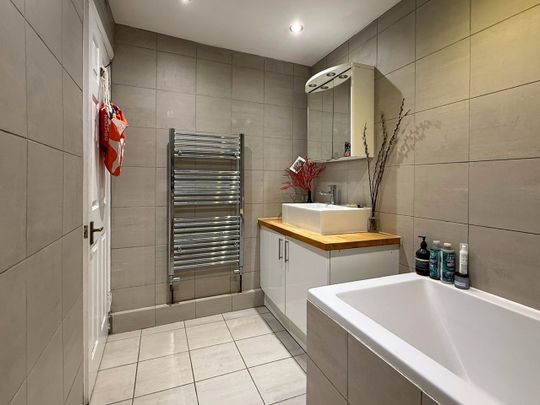 1 Bed Flat, Lower Ground Floor, E5 - Photo 1