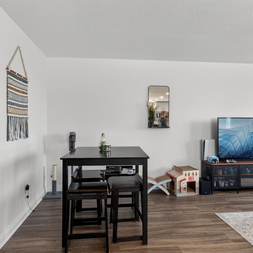 For Lease - 8 Oberon Street, Bells Corners and South to Fallowfield, Ontario - Photo 1