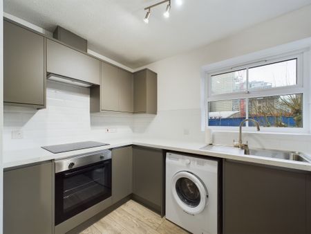 2 bed flat to rent in Stoneyard Lane, London, E14 - Photo 3