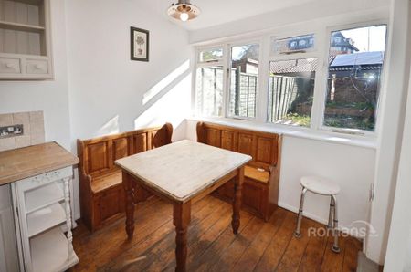 4 bedroom semi-detached house to rent - Photo 2