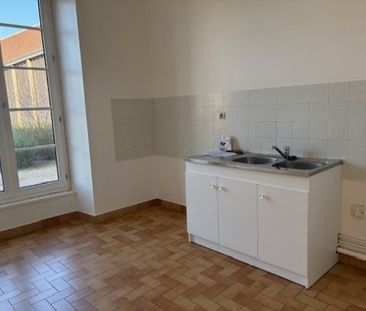 Location Appartement 2 pièces 47 m² Sainte-Sévère - Photo 5