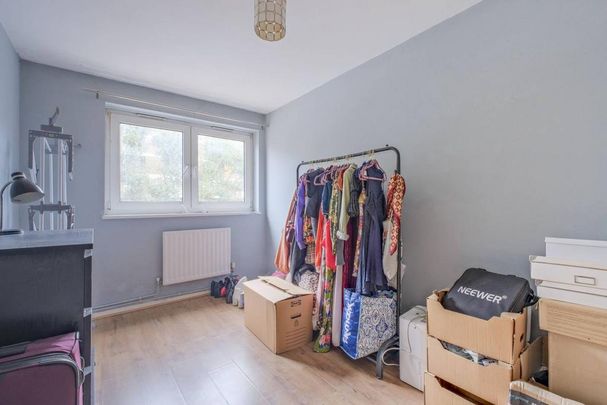 3 bedroom flat to rent - Photo 1