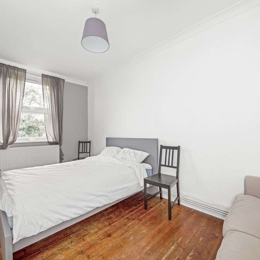 Brant Houses, Greenwich, SE10, London - Photo 1