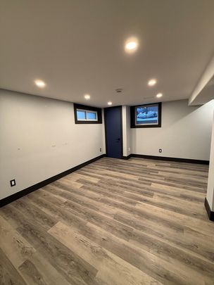 48 Alma Street North - Photo 1