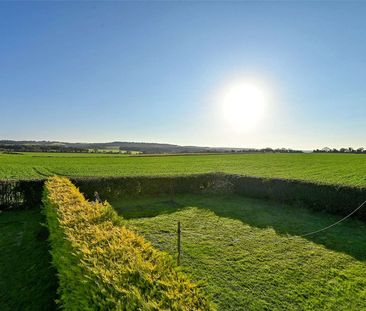 This a charming semi-detached cottage is set in a peaceful rural lo... - Photo 2