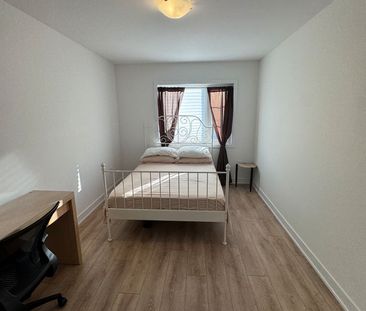 For Lease - 36 Silo Mews, Barrie, Ontario - Photo 4